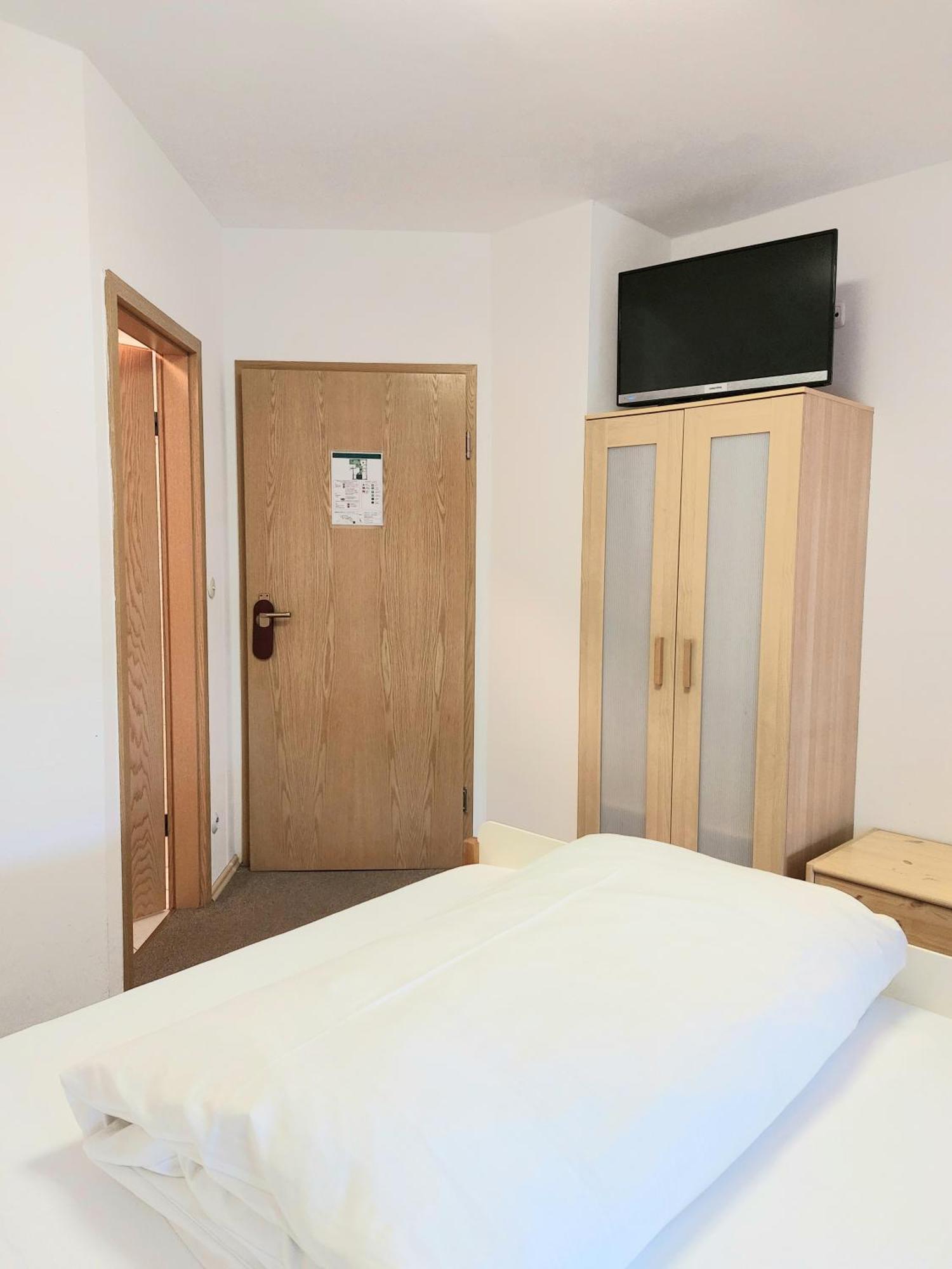 Gaestehaus Langhammer Bubenreuth Ruang foto